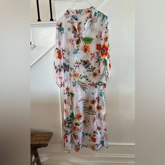 Johnny Was Silk-Blend Maxi
CSW3823BM Ardella Puff Sleeve 
70% Cotton 30% Silk - Picture 4 of 6